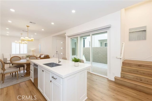 Detail Gallery Image 3 of 40 For 106 Culture, Irvine,  CA 92618 - 4 Beds | 2/2 Baths