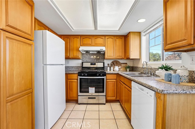 15908 Halldale, B photo 11