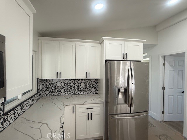 Detail Gallery Image 12 of 23 For 215 S Sullivan Ln #220,  Santa Ana,  CA 92704 - 4 Beds | 2 Baths