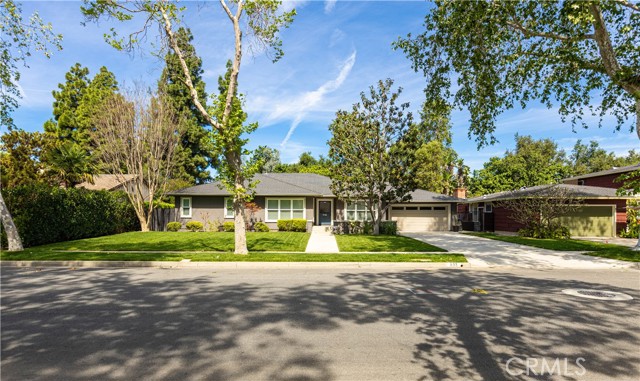 Detail Gallery Image 2 of 43 For 933 W Riviera Dr., Santa Ana,  CA 92705 - 3 Beds | 2/1 Baths