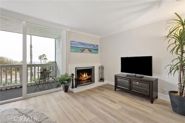 679 The Village, Redondo Beach, California 90277, 2 Bedrooms Bedrooms, ,1 BathroomBathrooms,Residential,For Sale,The Village,PV25002324