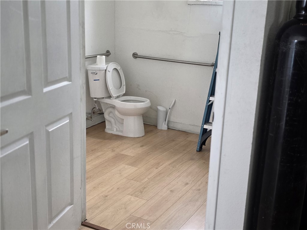 https://media.crmls.org/medias/0aecb41c-82f5-4372-9495-96fdb66426de.jpg?preset=X-Large