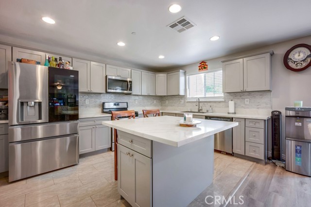 Detail Gallery Image 8 of 27 For 341 Pomegranate St, San Jacinto,  CA 92582 - 5 Beds | 3 Baths