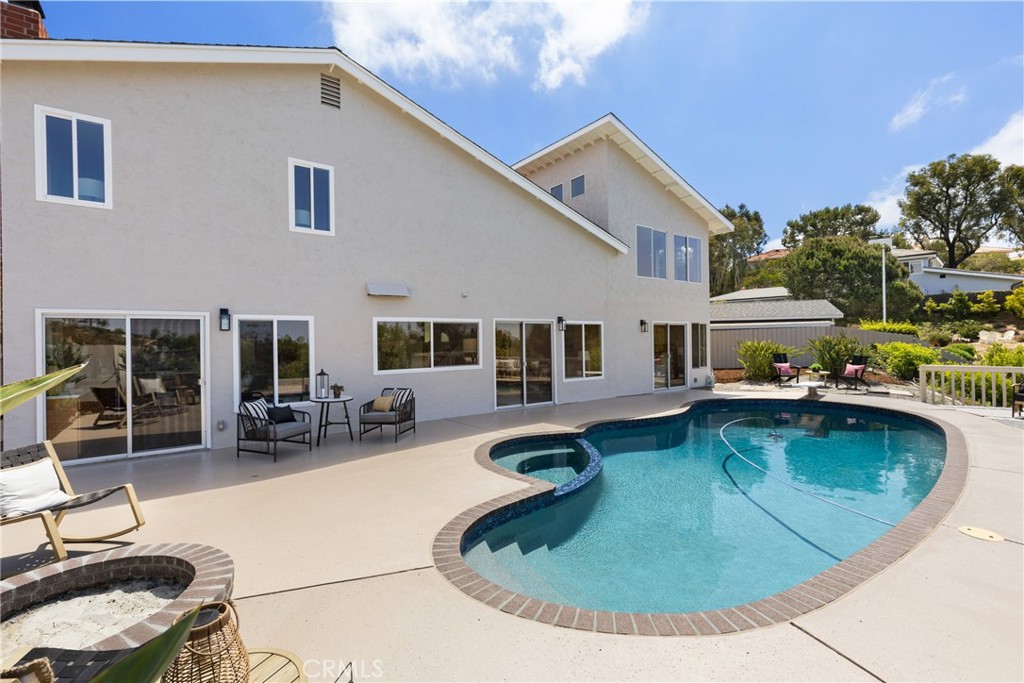 https://media.crmls.org/medias/0aeeb15f-8024-4456-867a-eb2170b3d2c4.jpg?preset=X-Large