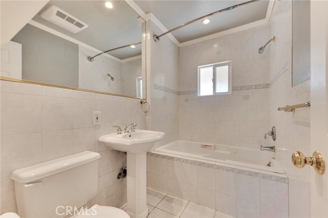 Detail Gallery Image 6 of 24 For 20430 Lanark, Winnetka,  CA 91306 - 3 Beds | 2 Baths