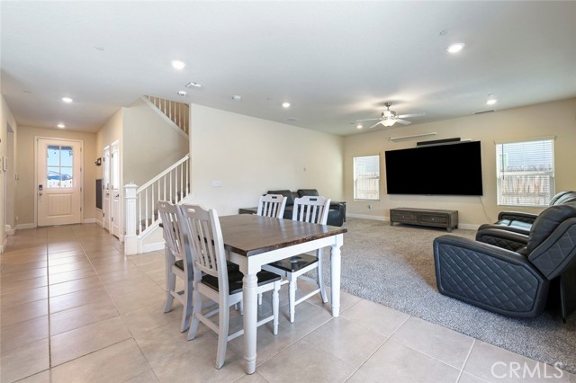 Detail Gallery Image 2 of 27 For 6883 E Robinson, Fresno,  CA 93727 - 4 Beds | 3 Baths