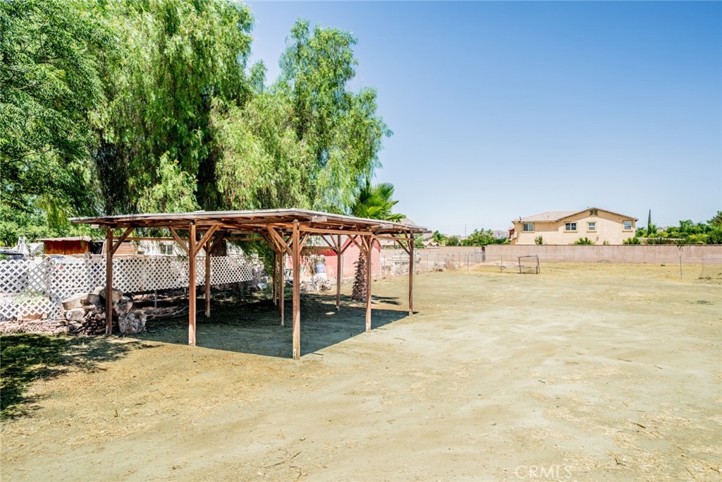 https://media.crmls.org/medias/0af17656-b650-4ca3-ae57-95655fa5c02e.jpg?preset=X-Large