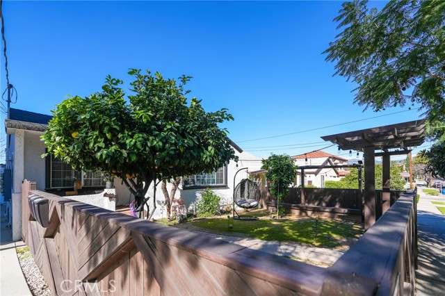 Image 28 of 71 For 1361 Armadale Avenue