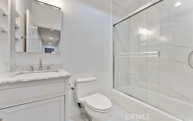 Detail Gallery Image 16 of 21 For 118 S Clark Dr #205,  West Hollywood,  CA 90048 - 3 Beds | 2/1 Baths