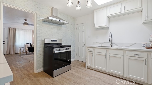 Detail Gallery Image 29 of 40 For 215 N Mcclay, Santa Ana,  CA 92701 - 5 Beds | 2 Baths