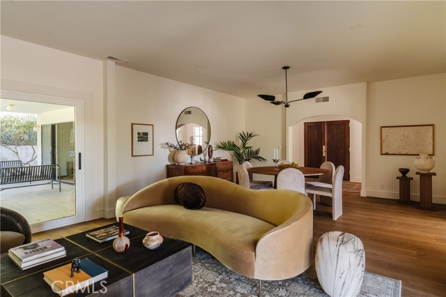 2201 N Hobart Boulevard, Los Angeles CA: https://media.crmls.org/medias/0af27397-9d25-445e-b42a-aa6815d6ef07.jpg