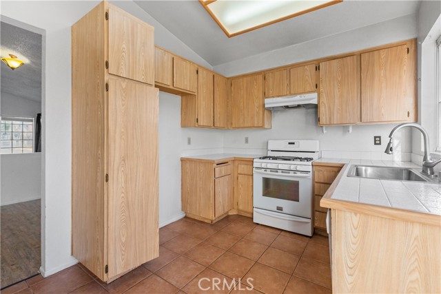 Detail Gallery Image 11 of 36 For 13840 San Gorgonio Rd, Victorville,  CA 92392 - 3 Beds | 2 Baths