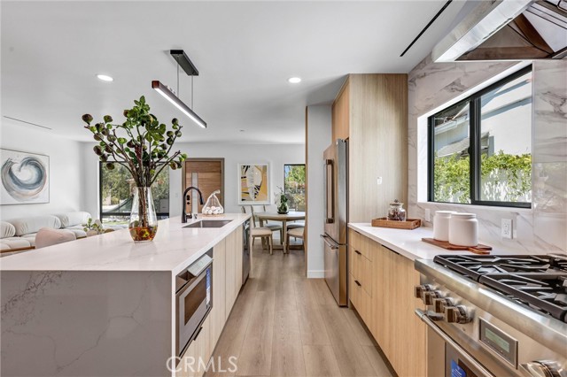5222 Cedros Avenue, Sherman Oaks CA: https://media.crmls.org/medias/0af28902-a482-4158-b4f9-b457fc28e14f.jpg