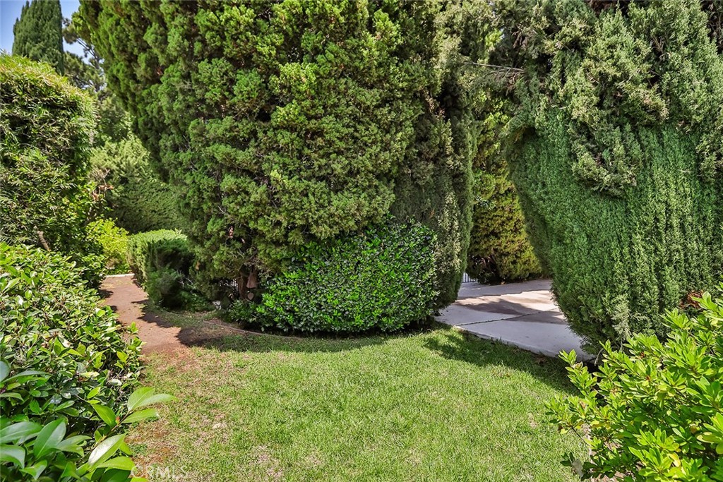 https://media.crmls.org/medias/0af329bc-9d62-43d9-8a58-f97ece01a18e.jpg?preset=X-Large