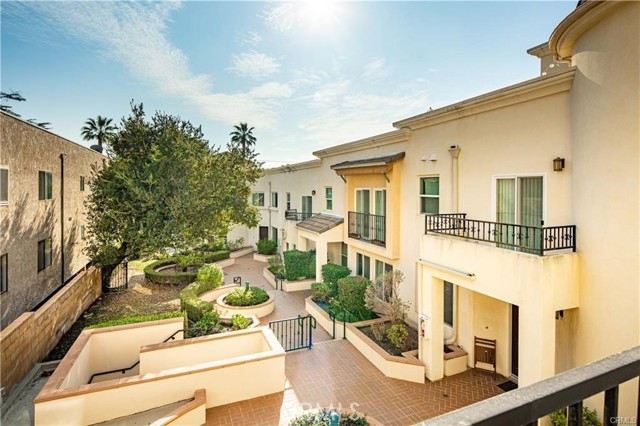 Detail Gallery Image 2 of 22 For 2463 Oswego St #109,  Pasadena,  CA 91107 - 3 Beds | 3/1 Baths