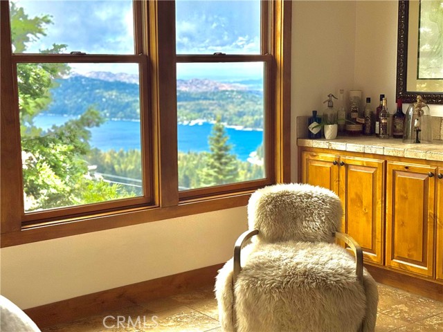 813 Greenbriar Drive, Lake Arrowhead, CA 92385