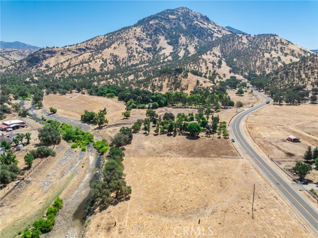 5770 Elwood, Sanger CA: https://media.crmls.org/medias/0af47c1e-3104-4099-a34b-0d9ee435d8e9.jpg