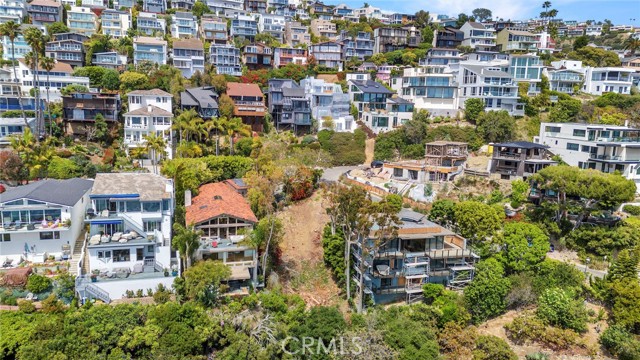 410 Alta Vista Avenue, Laguna Beach CA: https://media.crmls.org/medias/0af50737-8646-4e66-99f3-e18c500c0fcb.jpg
