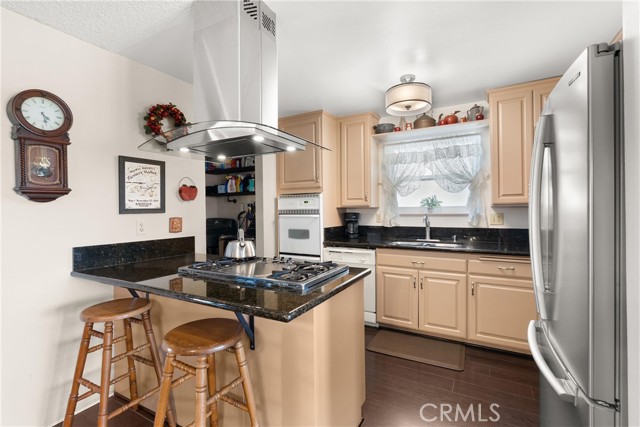 14432 Elmhurst Cir, Huntington Beach CA: https://media.crmls.org/medias/0af5e411-0019-49c3-9299-e5edf40b4e53.jpg