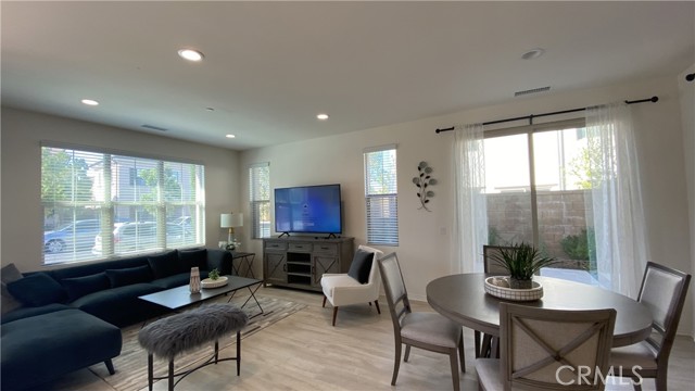 Detail Gallery Image 4 of 35 For 97 Quill, Irvine,  CA 92620 - 3 Beds | 2/1 Baths