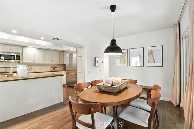 Detail Gallery Image 12 of 46 For 2203 3rd St #1,  Santa Monica,  CA 90405 - 2 Beds | 2/1 Baths