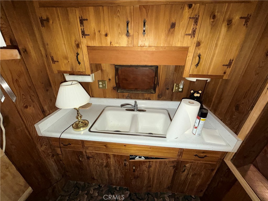 https://media.crmls.org/medias/0af7f663-b5fb-451a-a2ab-31b6d6afba2a.jpg?preset=X-Large