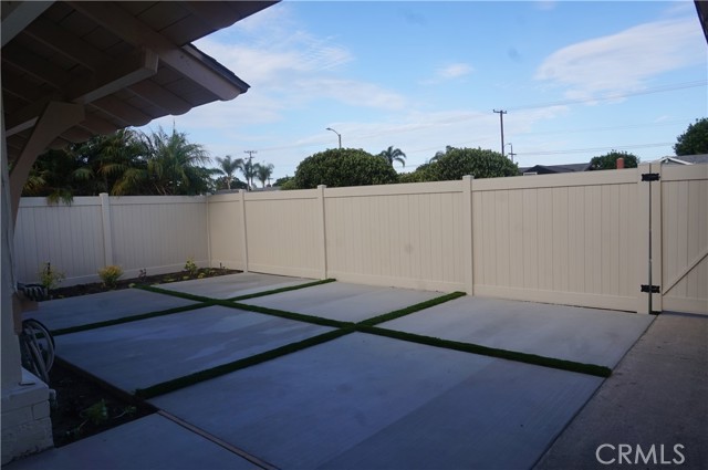 Detail Gallery Image 12 of 32 For 19602 Roderick Ln, Huntington Beach,  CA 92646 - 4 Beds | 2 Baths