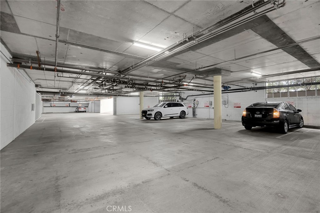 https://media.crmls.org/medias/0af8187f-f5a2-48c7-8389-8e690d55ae96.jpg?preset=X-Large