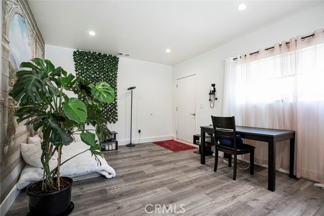 1748 Opechee Way, Glendale CA: https://media.crmls.org/medias/0af863e4-7730-4656-b514-ebc28e931d74.jpg