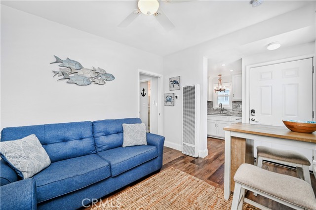 121 25th, Newport Beach CA: https://media.crmls.org/medias/0af91ce4-fc88-4b59-8cd0-c3a68de29fa2.jpg