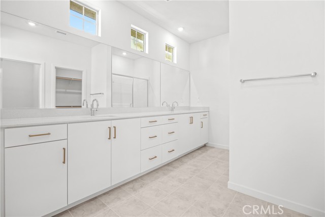 Detail Gallery Image 10 of 31 For 15907 Blue Copper Way, Fontana,  CA 92336 - 4 Beds | 2/1 Baths