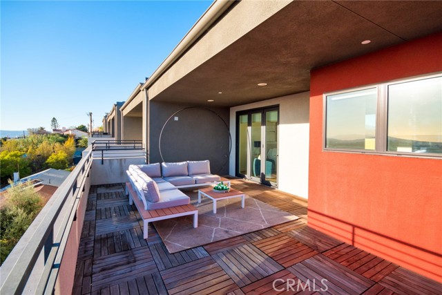 1050 N Joels Place, Los Angeles CA: https://media.crmls.org/medias/0afa6ed3-c20d-4b56-b646-724df2cf3904.jpg