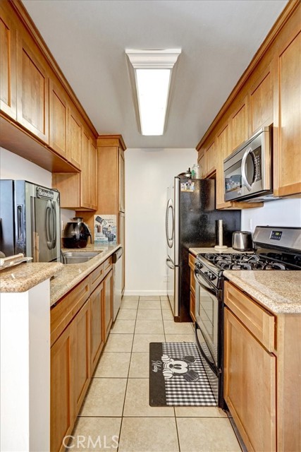 Detail Gallery Image 5 of 28 For 20327 Saticoy St #203,  Winnetka,  CA 91306 - 1 Beds | 1 Baths