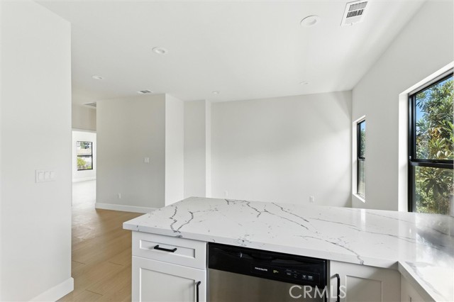 Detail Gallery Image 10 of 20 For 1172 Wilton, Hollywood,  CA 90038 - 2 Beds | 1 Baths