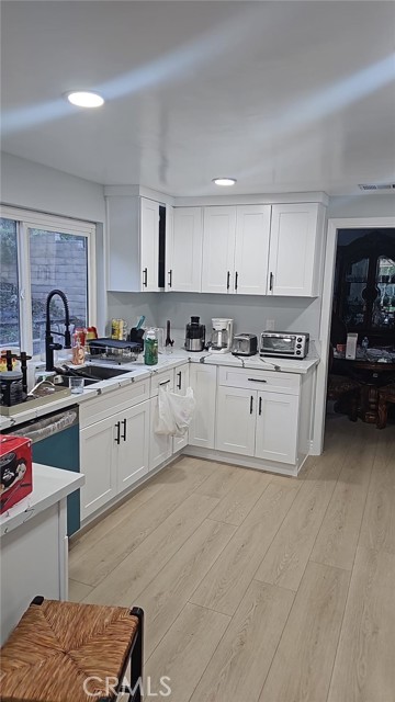 Detail Gallery Image 8 of 18 For 18914 Harnett St, Porter Ranch,  CA 91326 - 4 Beds | 2 Baths