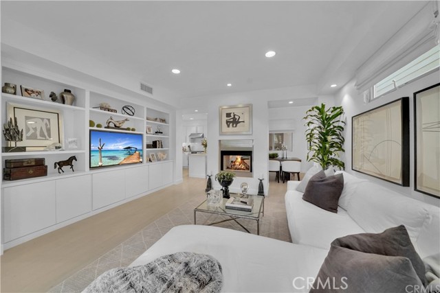 Detail Gallery Image 5 of 28 For 415 Orchid Ave, Corona Del Mar,  CA 92625 - 3 Beds | 2/1 Baths