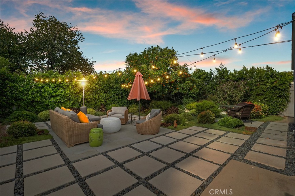 https://media.crmls.org/medias/0afcbb7c-29ba-462b-a7b6-008febf7be25.jpg?preset=X-Large