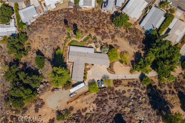 22831 Skylink Drive, Canyon Lake CA: https://media.crmls.org/medias/0afcf43a-cc0a-4388-a37a-69cb615ea052.jpg