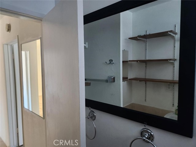 Detail Gallery Image 11 of 32 For 15718 1/2 Larch Ave, Lawndale,  CA 90260 - 4 Beds | 3 Baths