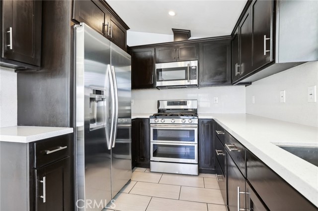 Detail Gallery Image 12 of 34 For 1048 N Loara St, Anaheim,  CA 92801 - 4 Beds | 2 Baths