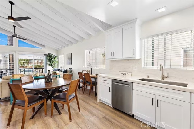 Detail Gallery Image 8 of 41 For 222 20th, Newport Beach,  CA 92663 - 3 Beds | 2 Baths