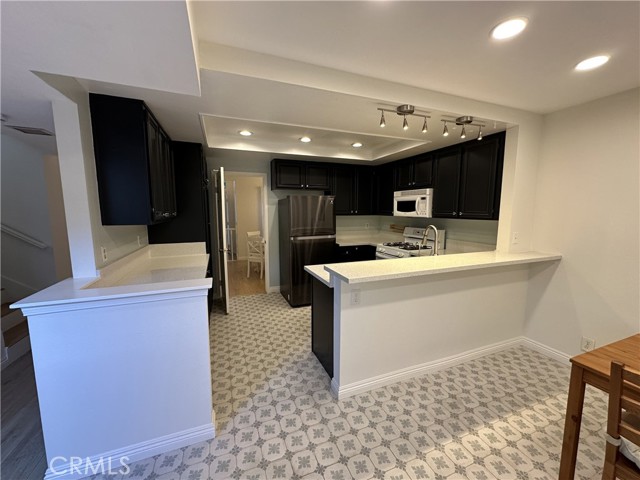 Detail Gallery Image 8 of 26 For 19 Dartmouth, Irvine,  CA 92612 - 2 Beds | 2/1 Baths