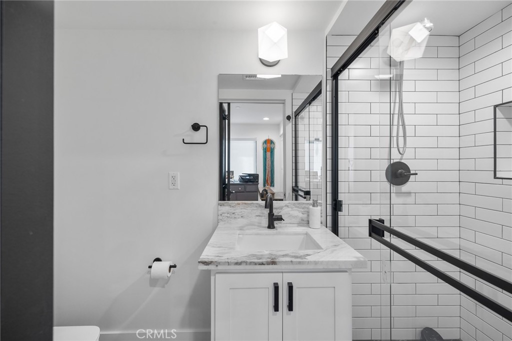 https://media.crmls.org/medias/0affc125-97be-47fc-908a-88ff54d4a034.jpg?preset=X-Large
