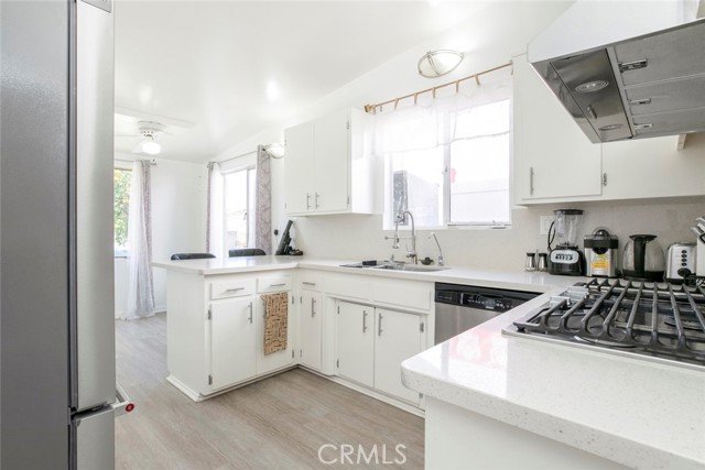 Detail Gallery Image 17 of 41 For 7700 Goodland Ave, North Hollywood,  CA 91605 - 4 Beds | 2 Baths