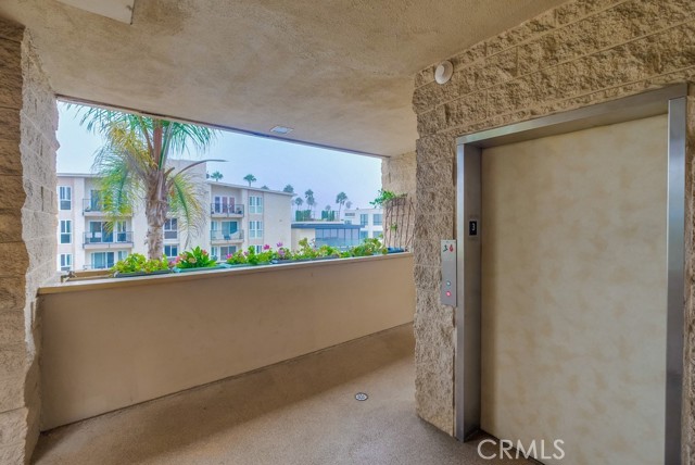 Detail Gallery Image 11 of 53 For 727 Esplanade, Redondo Beach,  CA 90277 - 2 Beds | 2/1 Baths