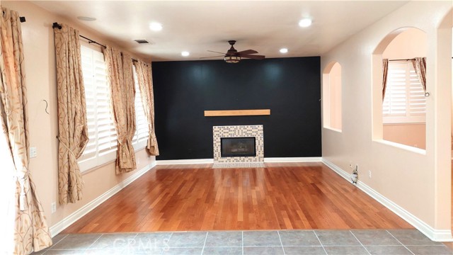 21107 Oakleaf Canyon Drive, Newhall CA: https://media.crmls.org/medias/0b024c80-8bb2-442a-868a-25abe73d5507.jpg