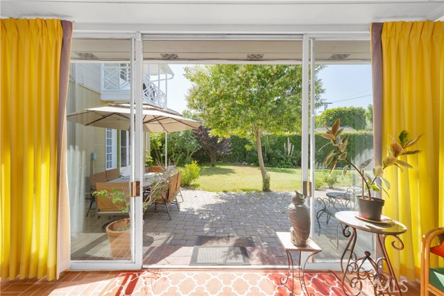 929 E Marshall Place, Long Beach CA: https://media.crmls.org/medias/0b032865-d493-4d03-93bb-006b4a72038e.jpg