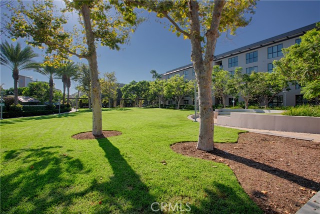 53 Gramercy, Irvine CA: https://media.crmls.org/medias/0b041d04-a834-4291-91c3-4571a94d067b.jpg