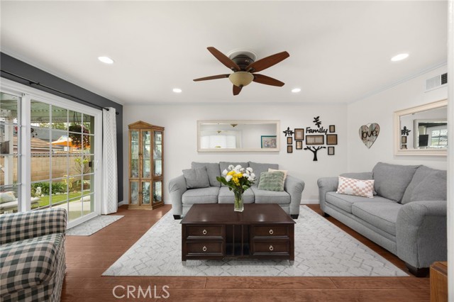 Detail Gallery Image 8 of 31 For 12526 Chadwell, Lakewood,  CA 90715 - 3 Beds | 2 Baths