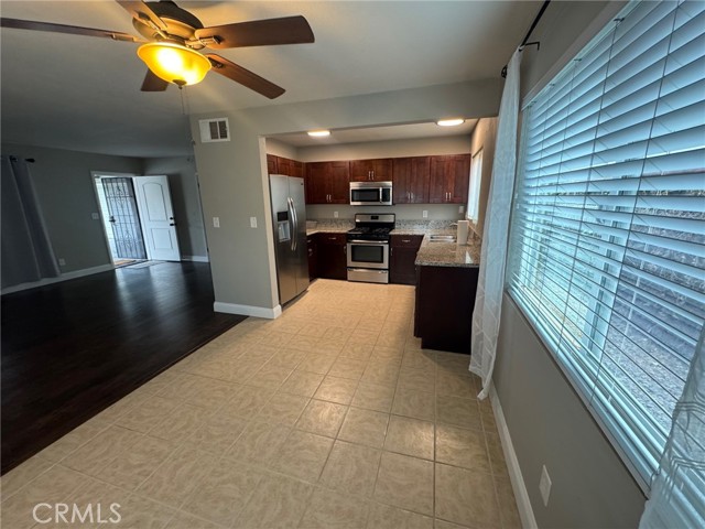 Detail Gallery Image 8 of 31 For 10315 Gienke Ln, Santee,  CA 92071 - 3 Beds | 2 Baths